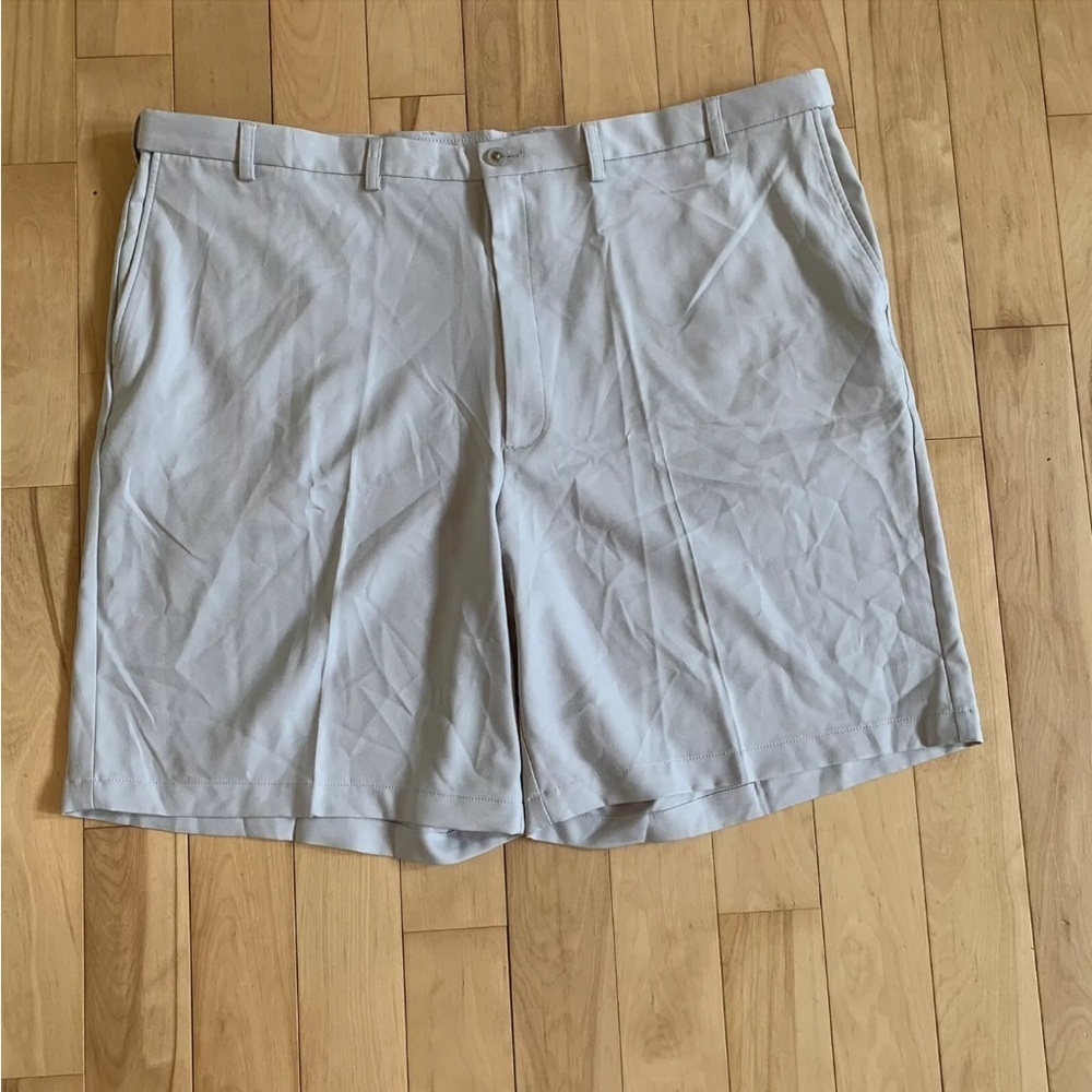 NWOT Haggar Shorts Cool 18 Pro Khaki Size 50 Flat Front Expandable Waist Tan